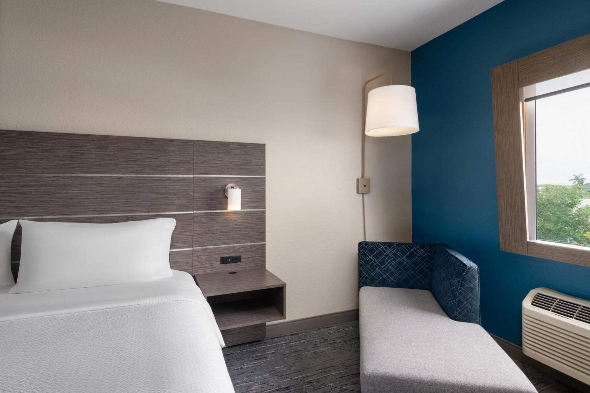 Holiday Inn Express & Suites Boynton Beach West By Ihg Extérieur photo