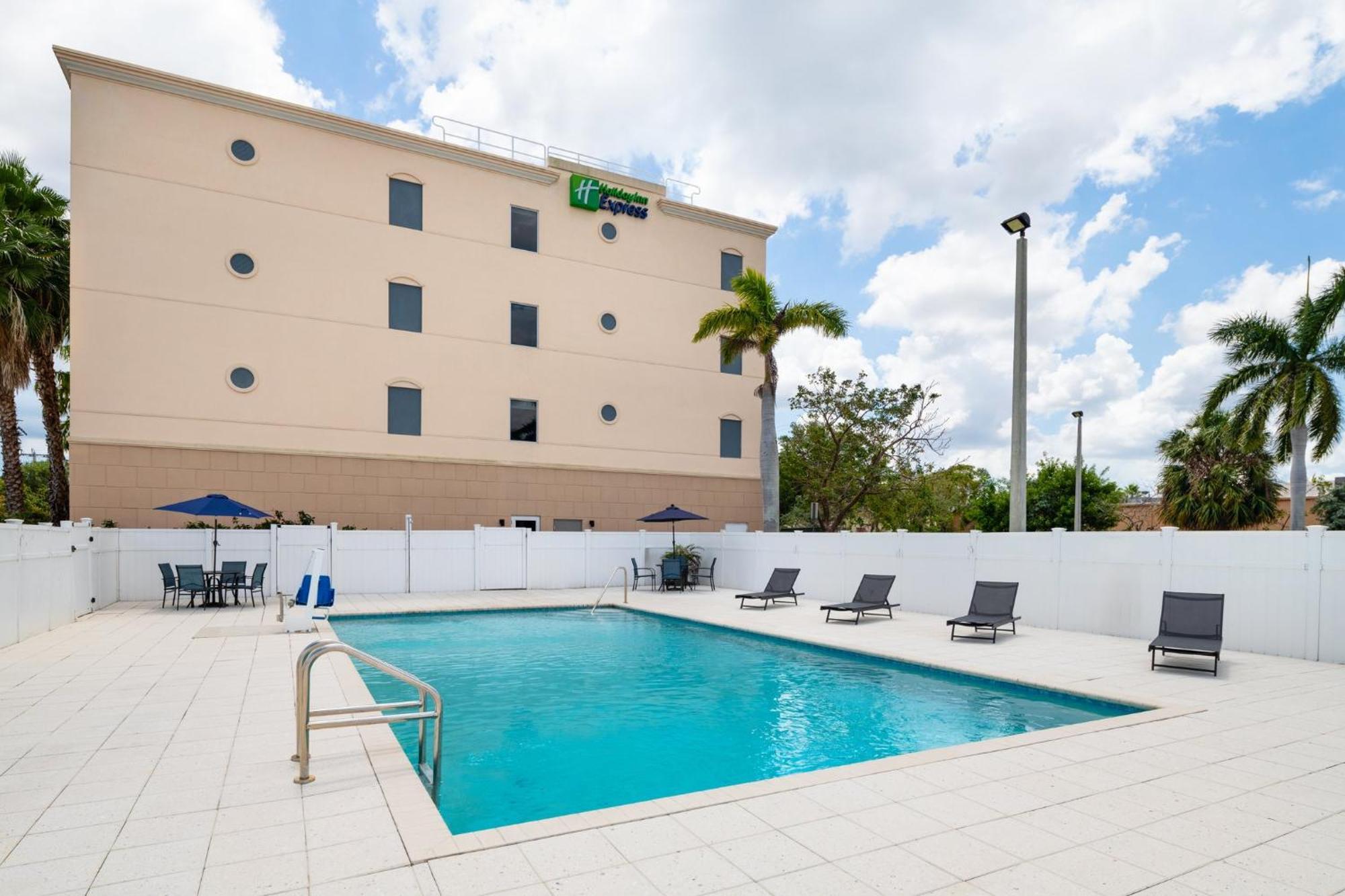 Holiday Inn Express & Suites Boynton Beach West By Ihg Extérieur photo